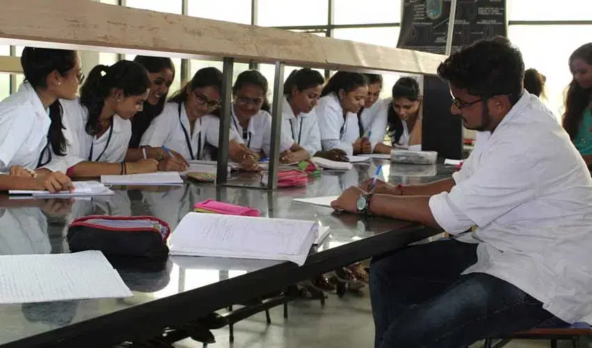 Saraswati Institute of Pharmaceutical Sciences Gandhinagar Infrastructure photo 1